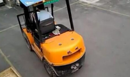 叉车操作视频,高效搬运技巧全解析